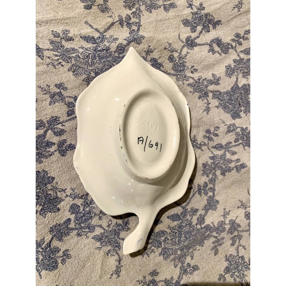 Vintage Made in Italy Leaf-shaped Floral Plate - Picture 3 of 4